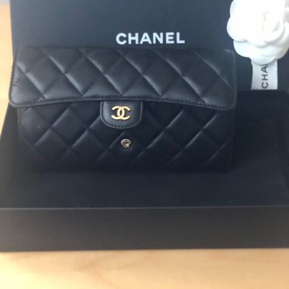CHANEL Handbags - Chanel Wallet